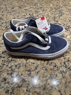 Vans Kids Old Skool Suede Sneakers in Navy and White